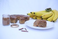 Deze bananencake bak je zonder oven, gewoon in de pan